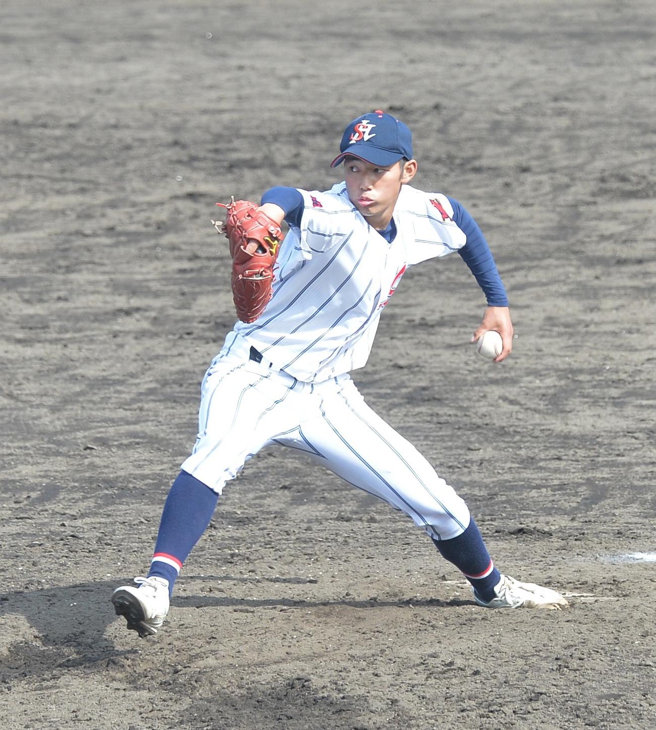 2番手で登板し1回2／3を完全に抑えた柴田・日下（撮影・佐藤究）