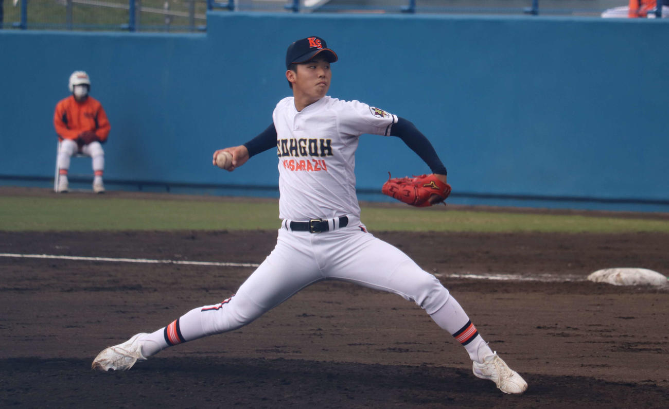 9回を投げ6安打3三振で完投勝利の木更津総合のエース・越井（撮影・保坂淑子）