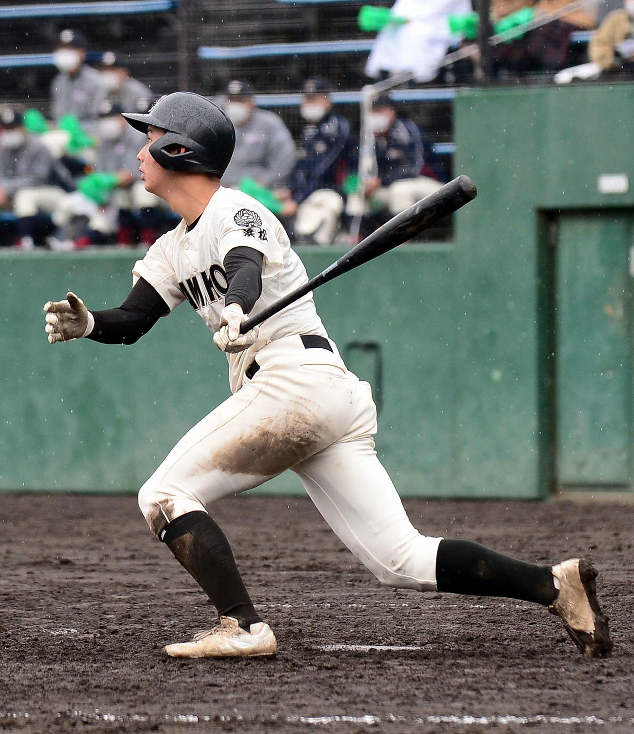 8回、中前に勝ち越し打を放つ浜松工・細窪