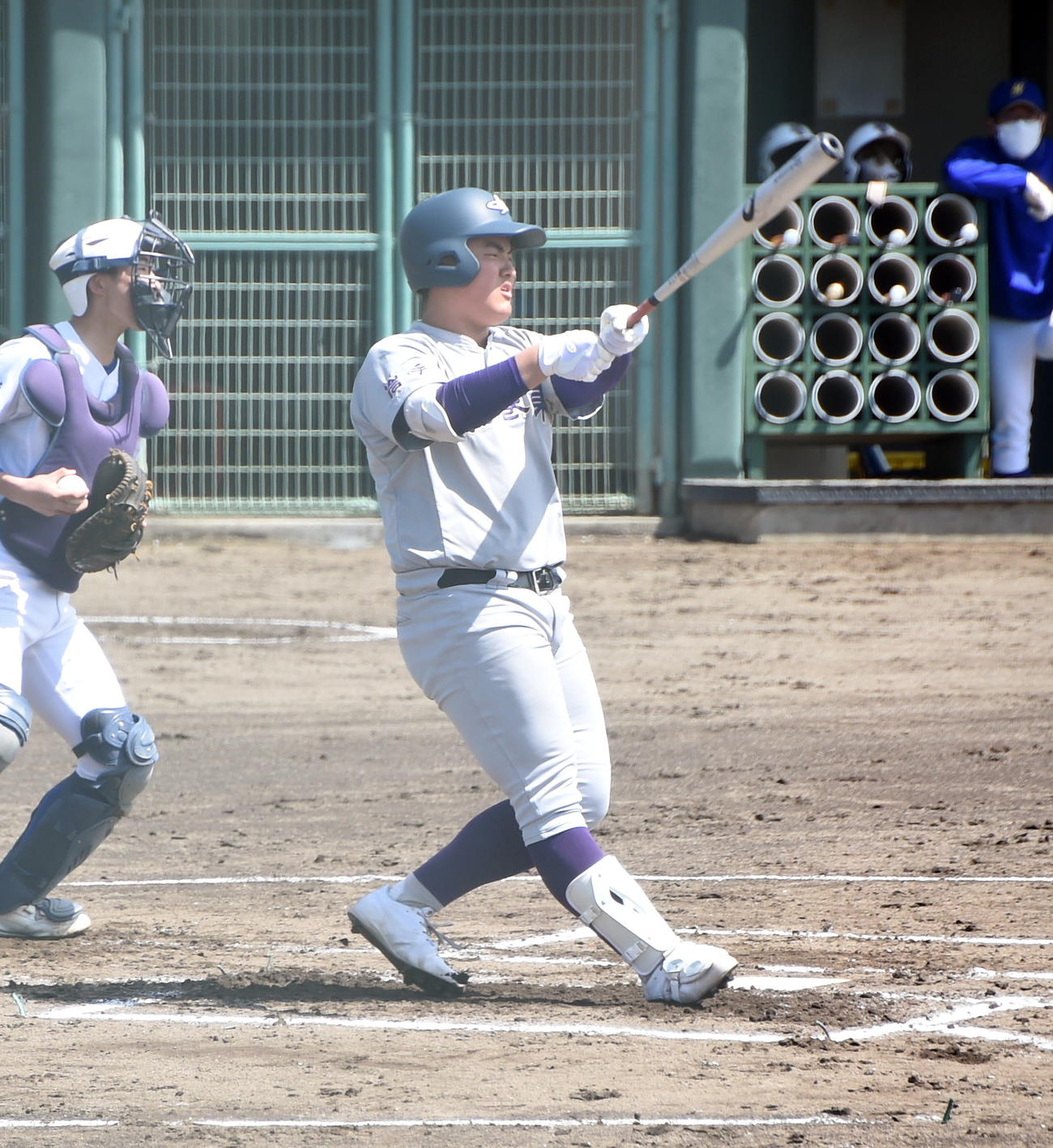 花北青雲対花巻東　1回裏花巻東1死二塁、空振り三振に倒れた佐々木麟（撮影・山田愛斗）