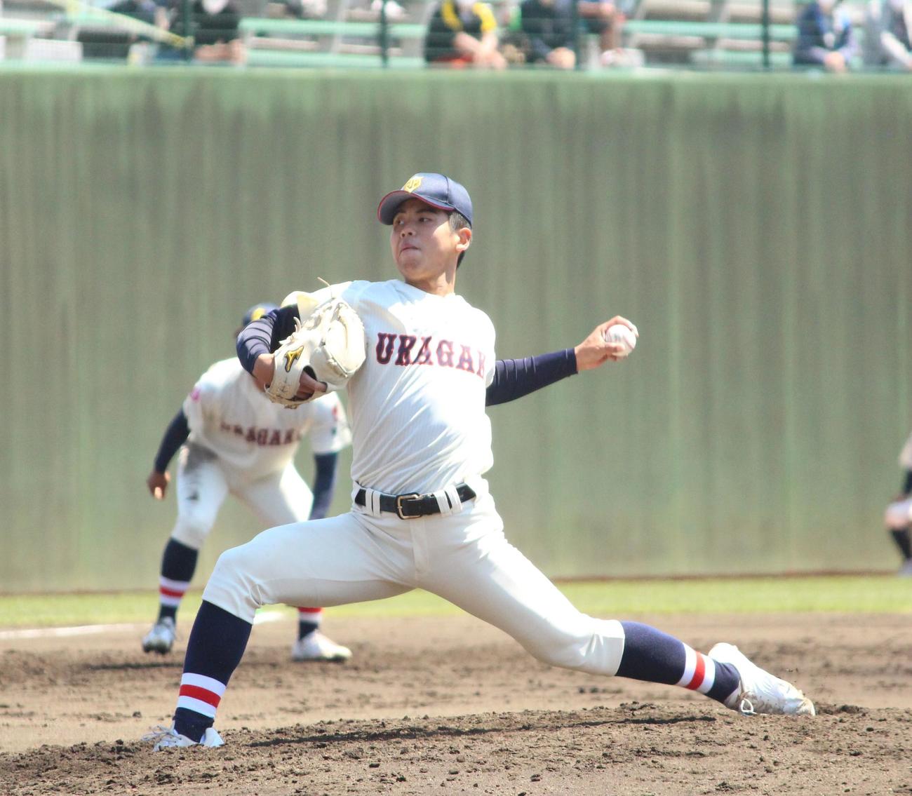 今大会初先発で完封した浦和学院・宮城誇南（撮影・保坂恭子）
