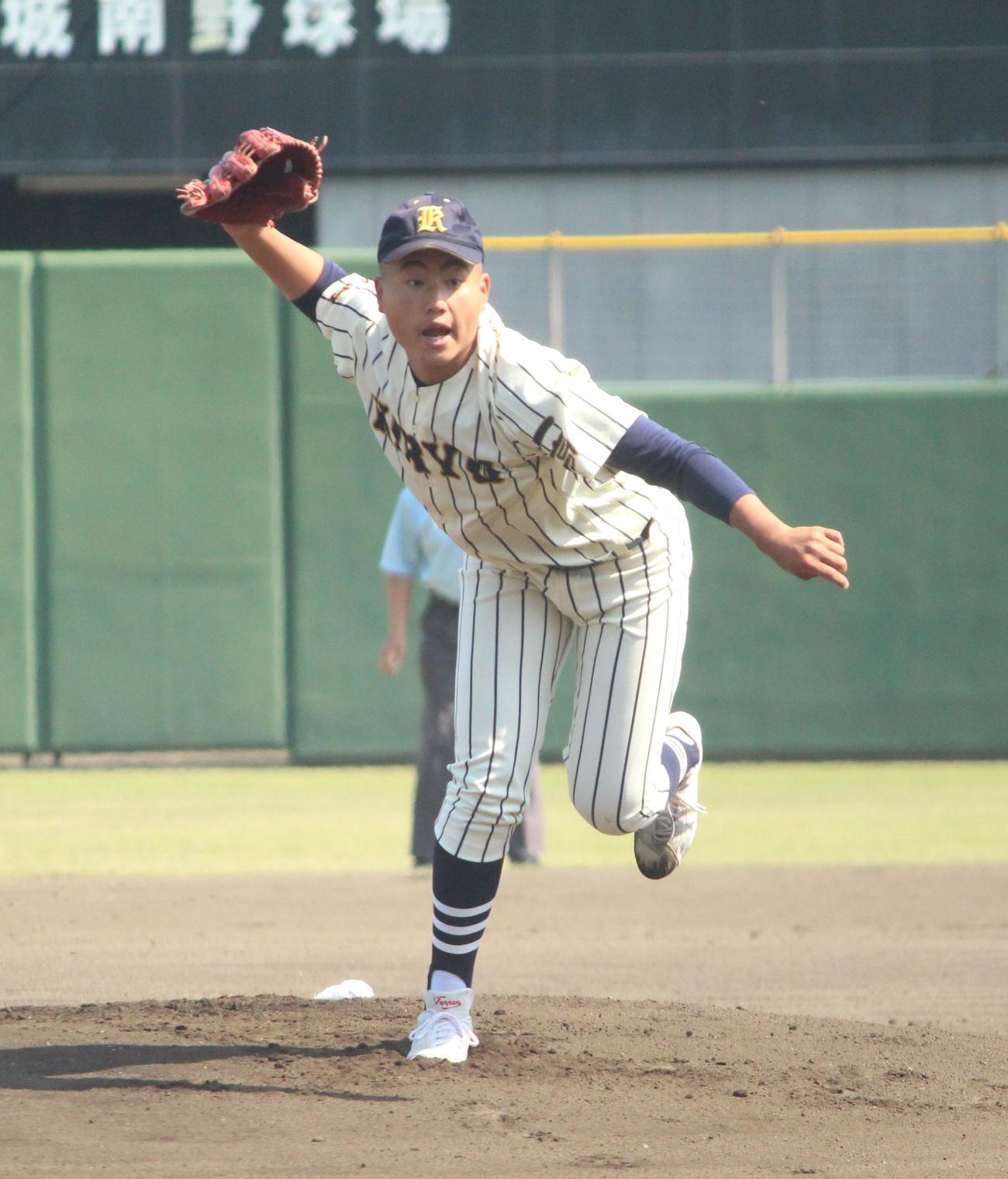 前橋育英対桐生第一　先発し力投する桐生第一・中村（撮影・保坂恭子）