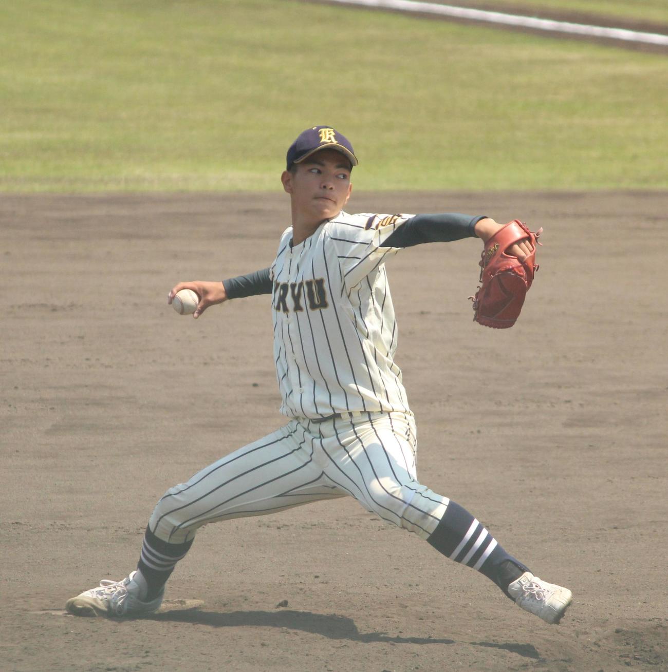 前橋育英対桐生第一　3番手として登板したプロ注目右腕の桐生第一・北村（撮影・保坂恭子）