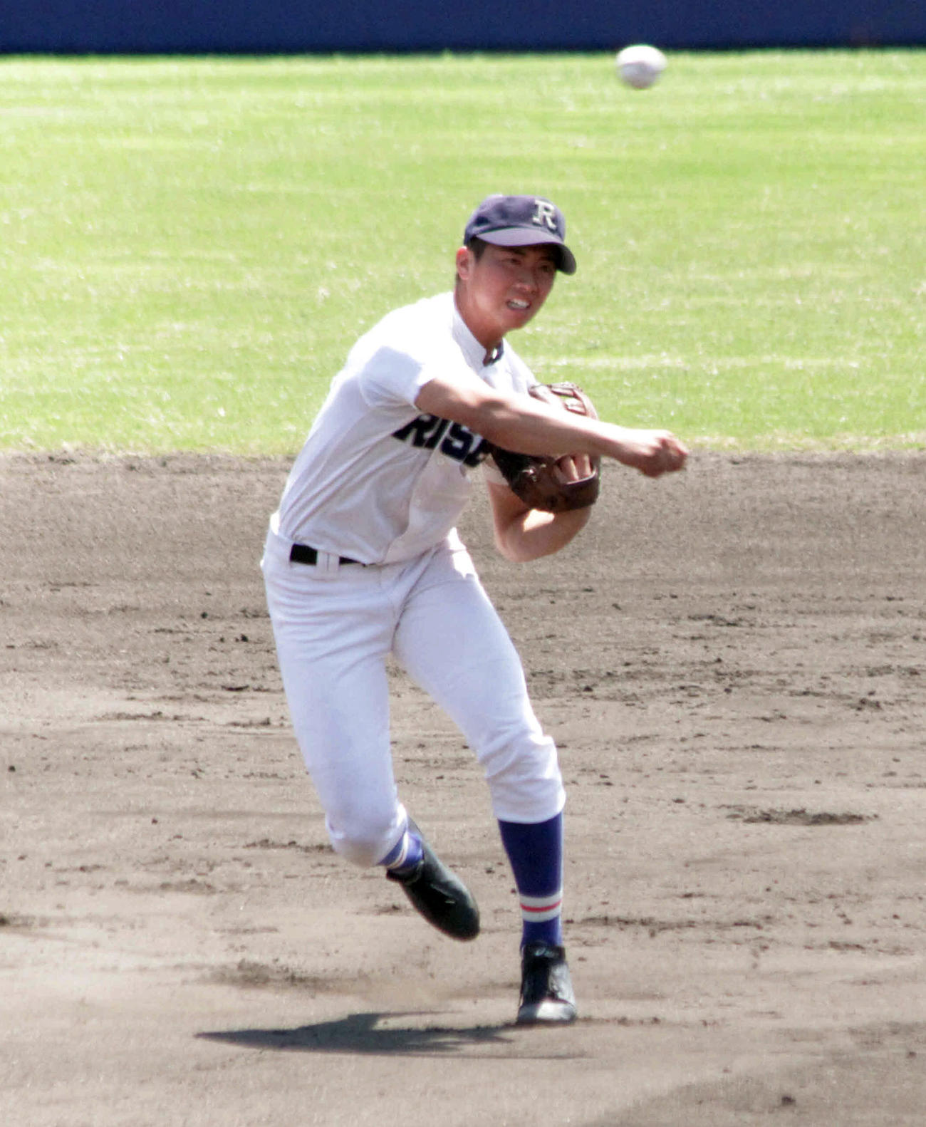 上宮太子戦の1回、遊ゴロをさばく履正社・光弘帆高