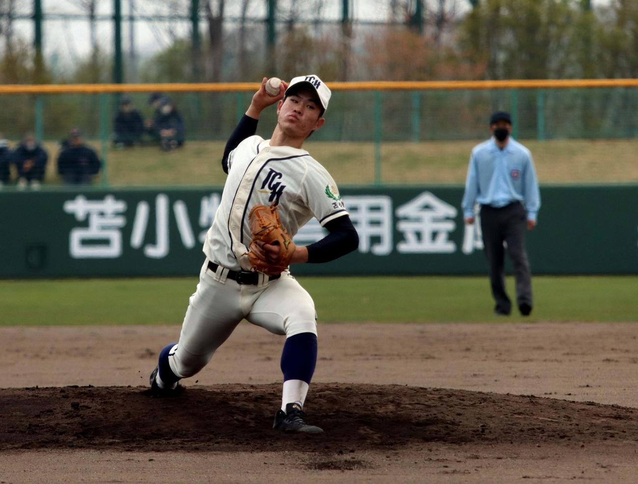苫小牧中央対苫小牧西・白老東・富川・えりも・室蘭工　7回に登板し自己最速の150キロをマークした苫小牧中央の斉藤（撮影・永野高輔）