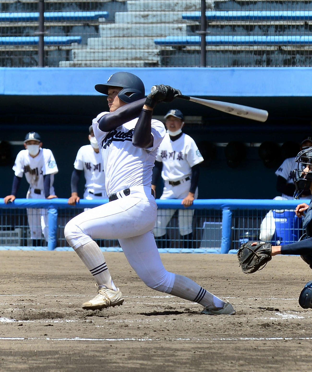 4回に左翼フェンス直撃の適時二塁打を放つ静岡・高林