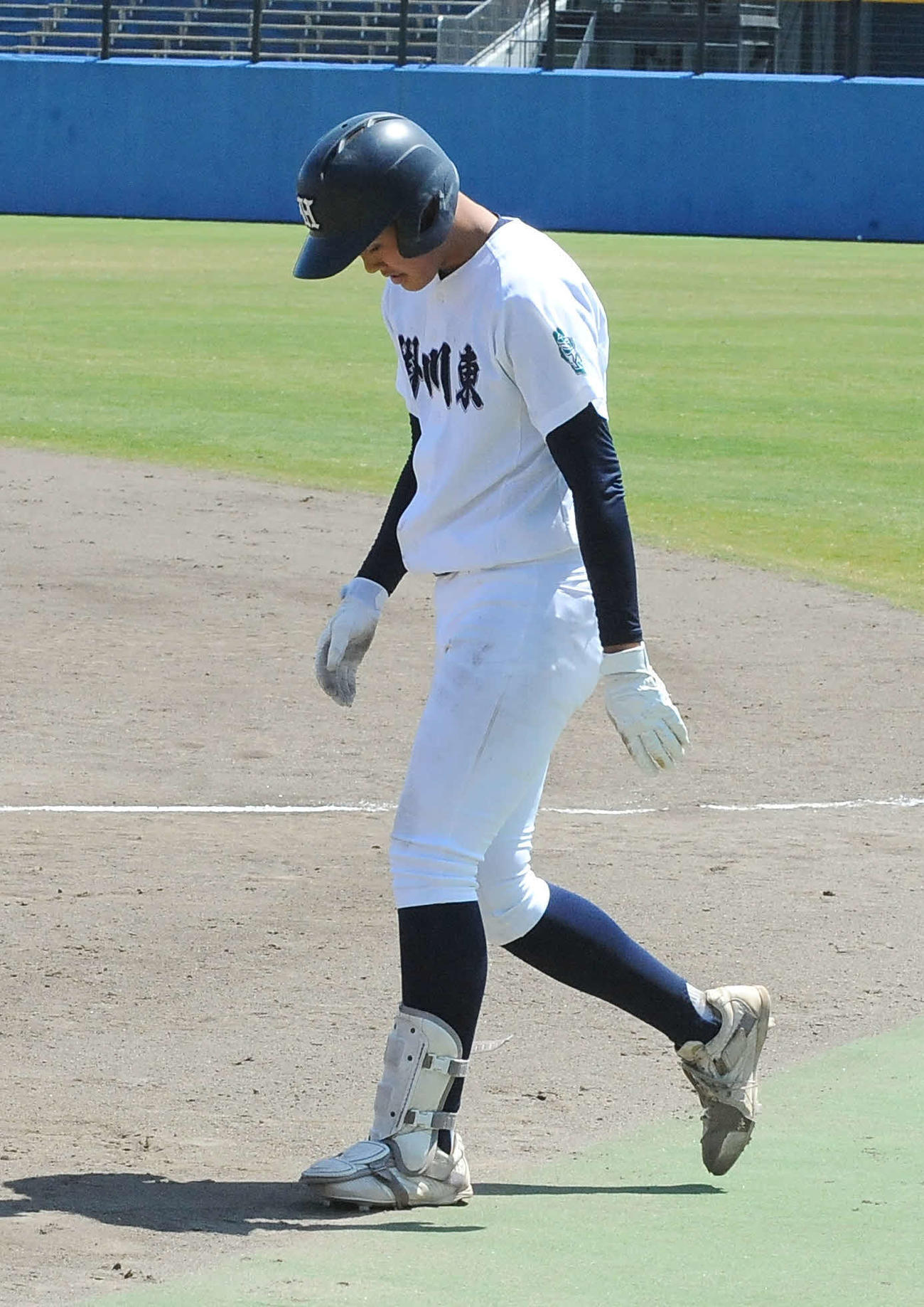 9回2死、掛川東の宇田は内野ゴロに倒れて下を向く