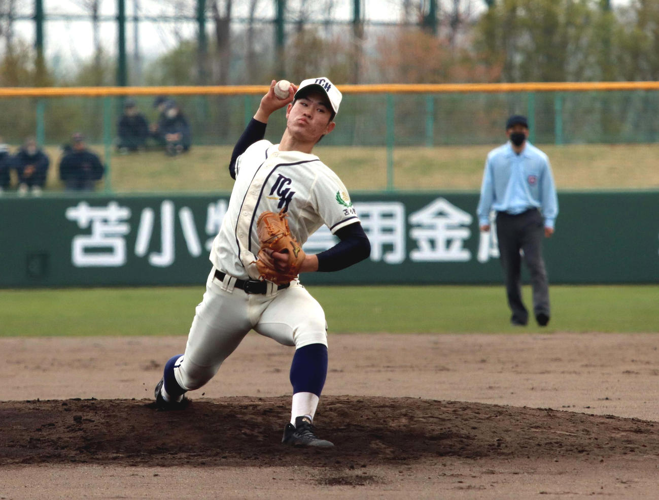 苫小牧中央対苫小牧西・白老東・富川・えりも・室蘭工　7回に登板し自己最速の150キロをマークした苫小牧中央の斉藤（撮影・永野高輔）