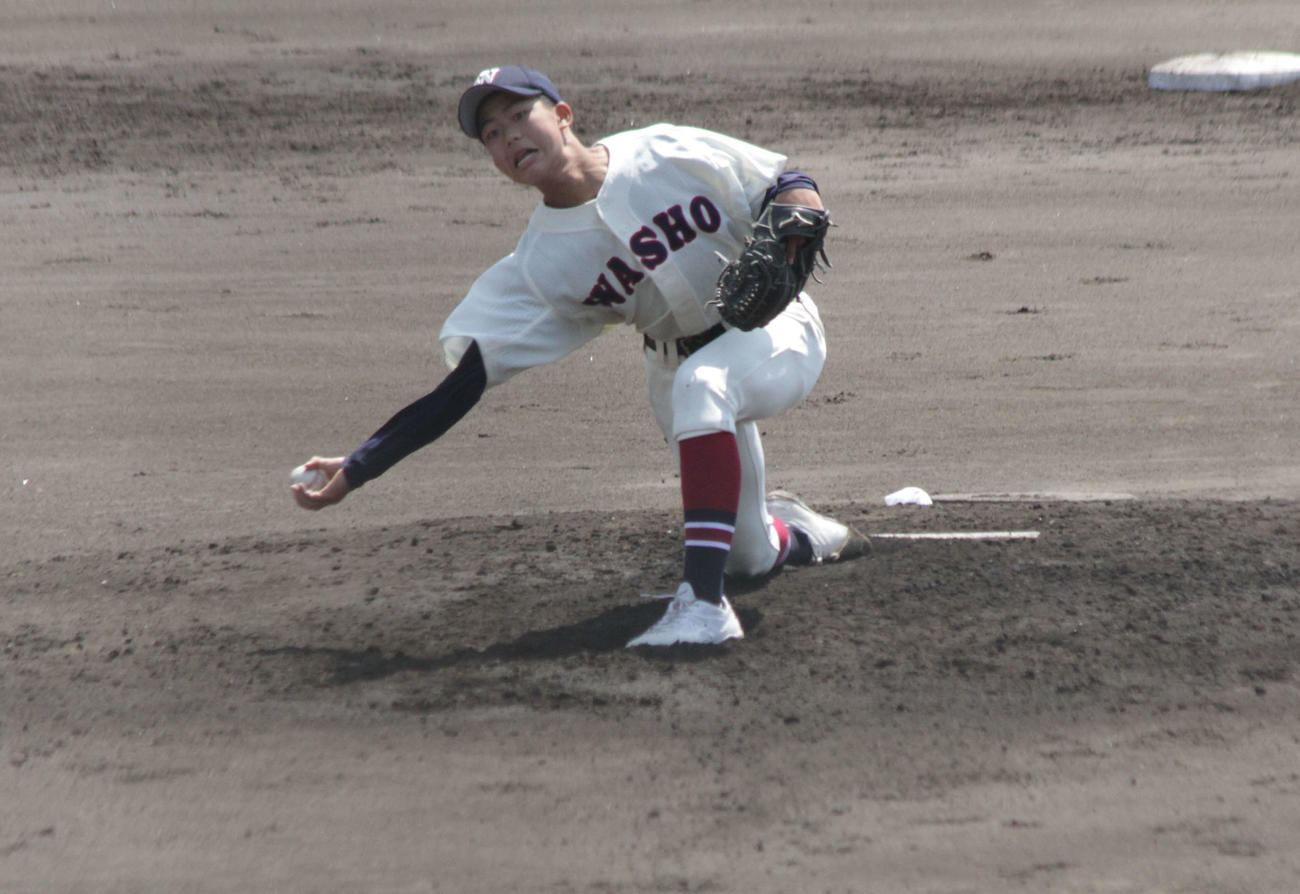 和歌山商の下手投げ先発、木村健太郎投手は4回1失点と好投した