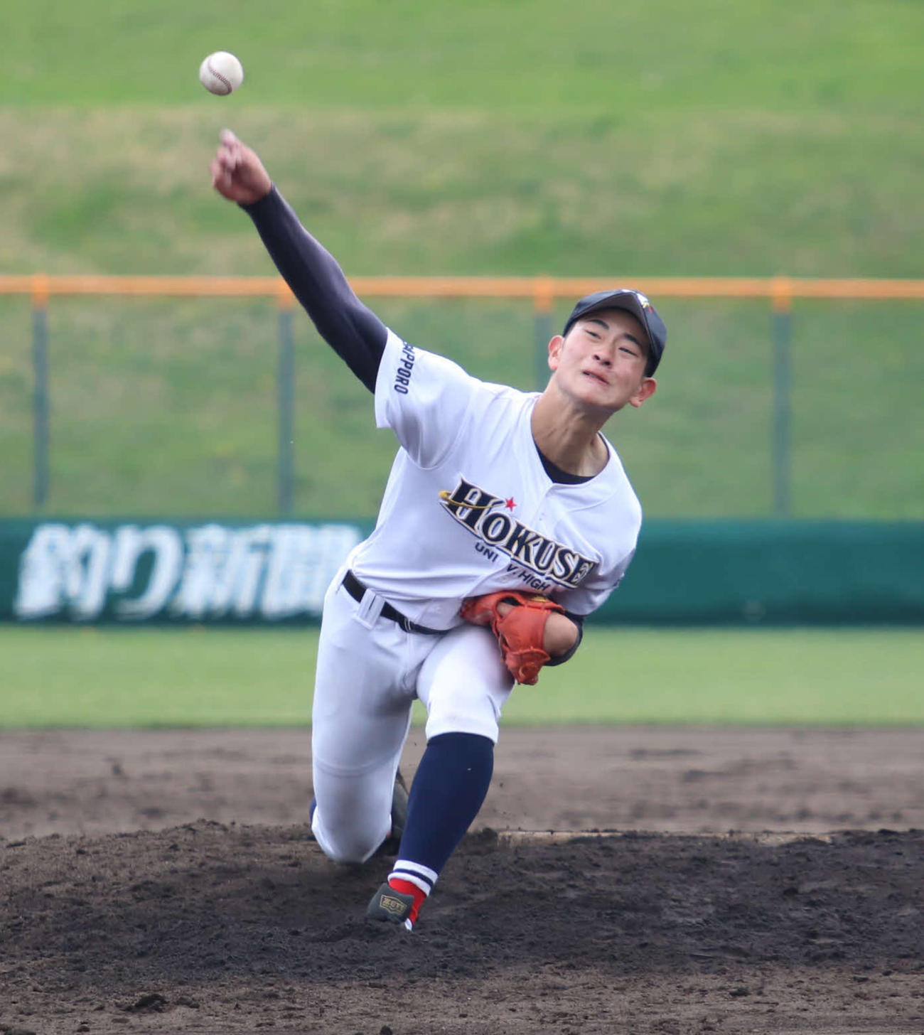北広島対北星学園大付　7回途中から登板し無失点に抑えた北星学園大付・斉藤（撮影・山崎純一）