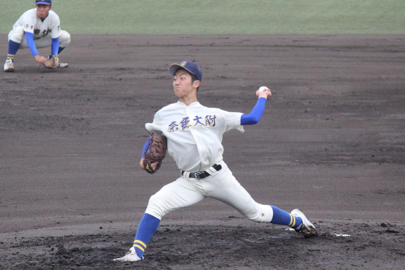 決勝に先発し、2ランも放った奈良大付・幡剛志（撮影・柏原誠）
