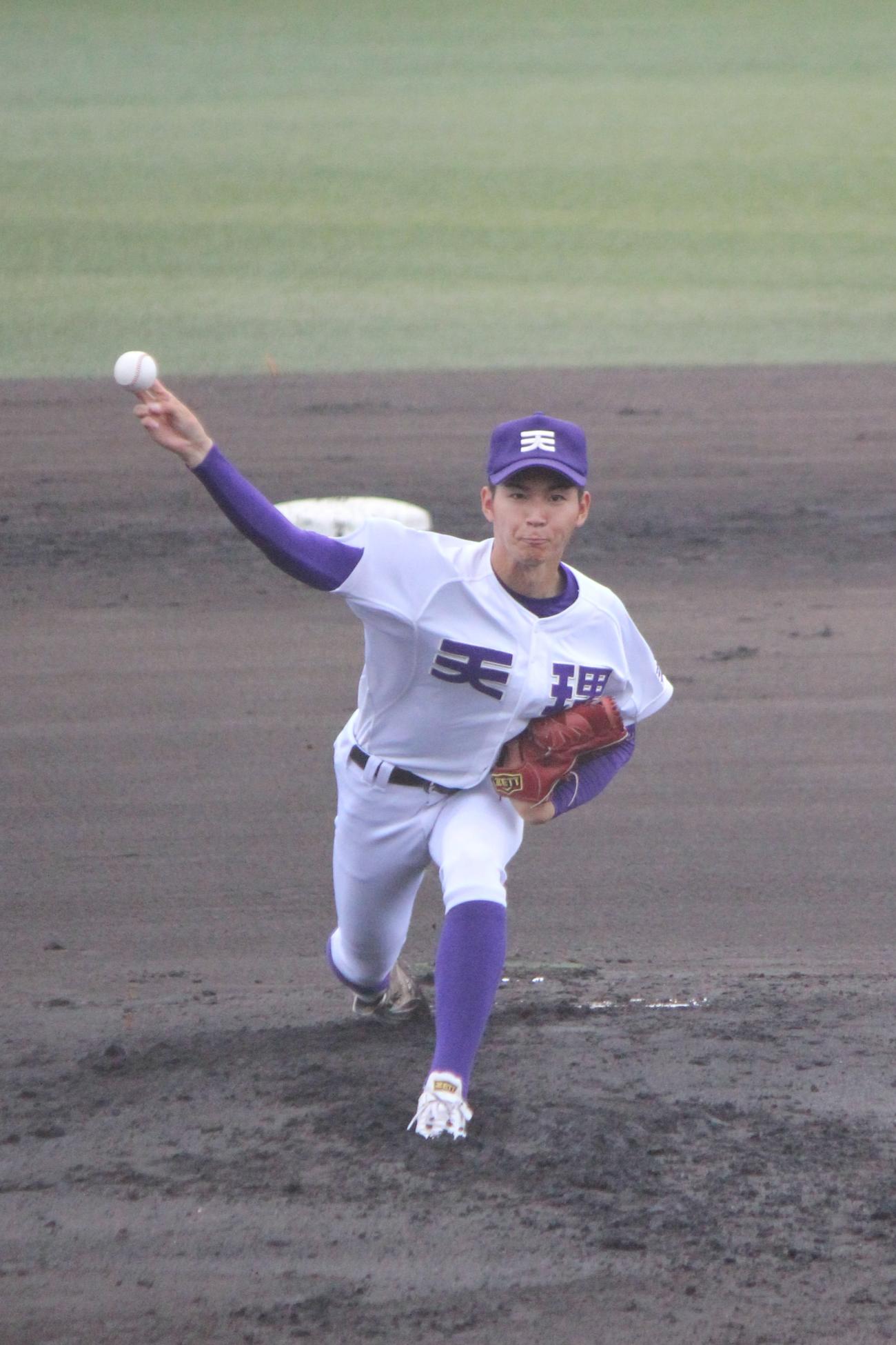 決勝に先発した天理・村上洸星（撮影・柏原誠）