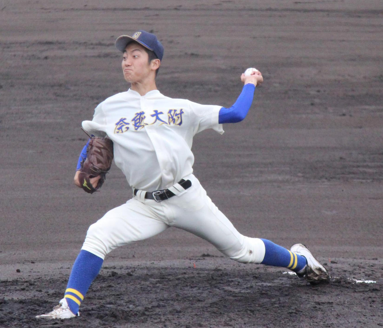 決勝に先発し、2ランも放った奈良大付・幡剛志（撮影・柏原誠）