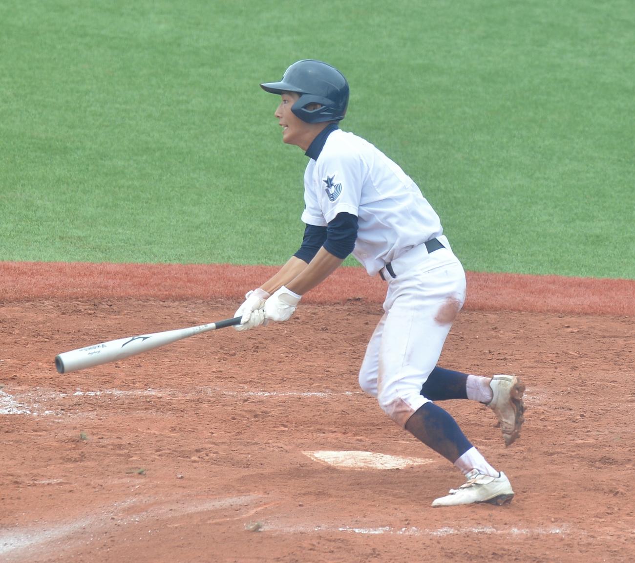9回、決勝適時打を放つ名取北・渋谷
