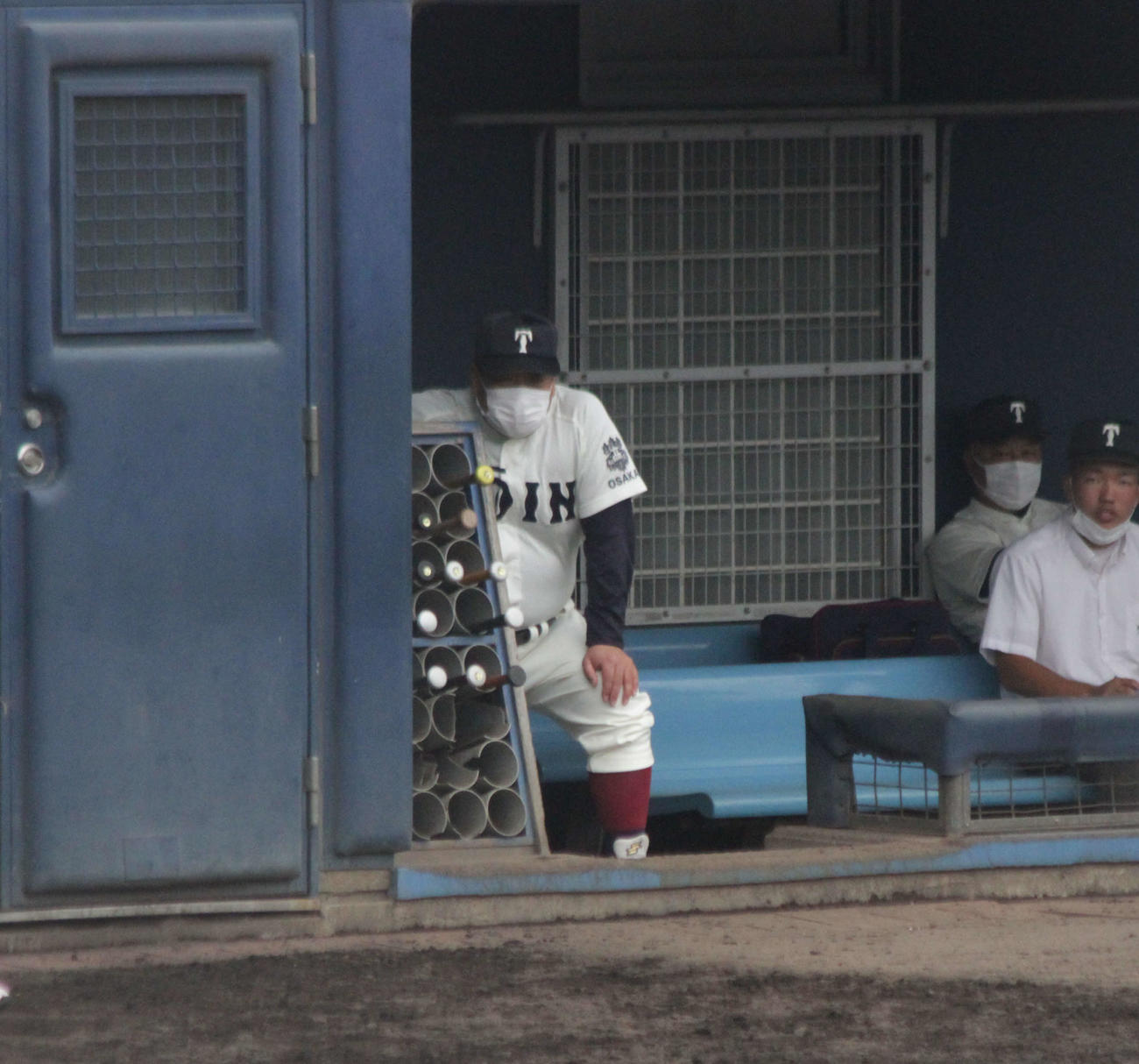 大阪桐蔭の西谷浩一監督はベンチから戦況を見守った