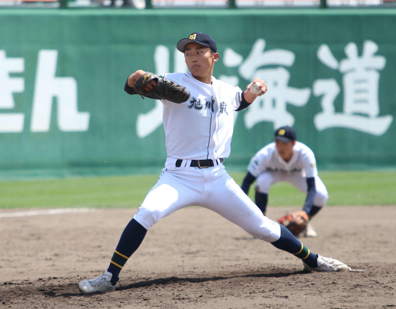 旭川明成対旭川大高　4回から登板し2失点と踏ん張った旭川明成・千葉（撮影・山崎純一）