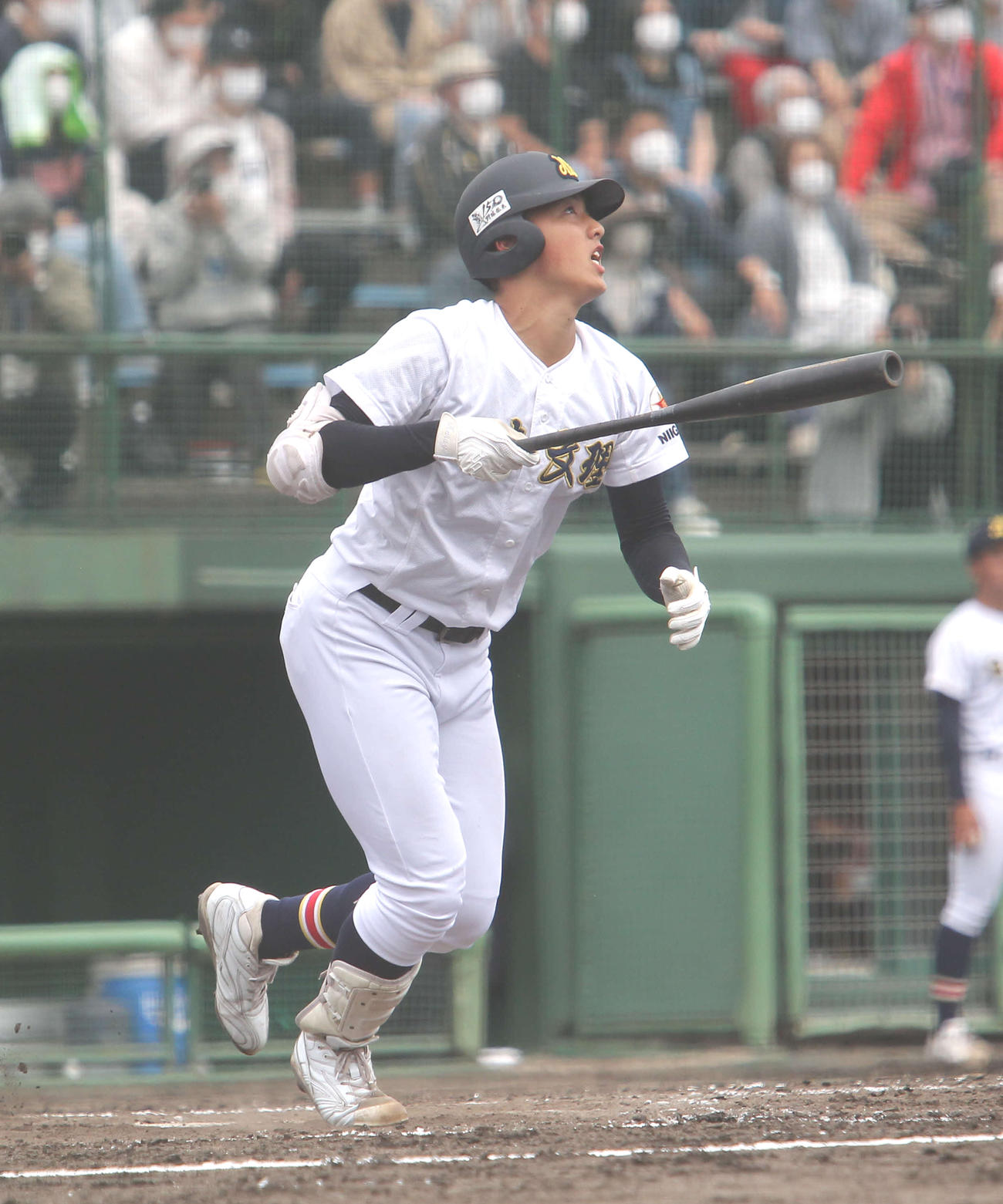 1－0の5回1死満塁で2打席連続本塁打を右翼場外に放つ日本文理・田中
