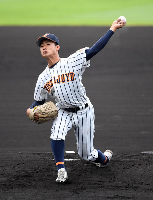 西城陽対智弁和歌山　西城陽先発の藤川（撮影・前岡正明）