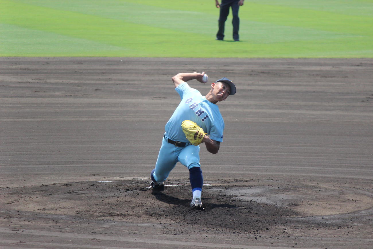 奈良大付対近江　先発した近江・山田陽翔＝2022年5月22日（撮影・柏原誠）