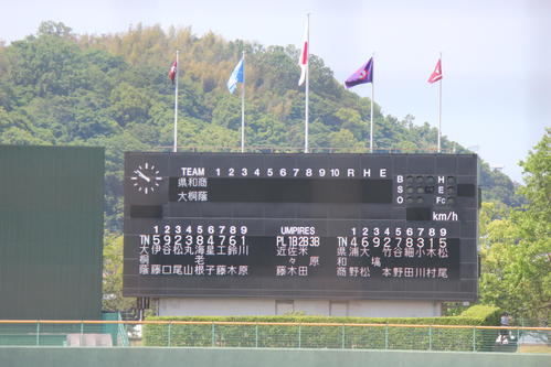 和歌山商と大阪桐蔭のスタメン＝2022年5月22日（撮影・柏原誠）