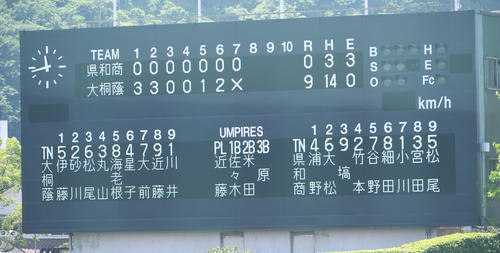 大阪桐蔭対和歌山商　コールドのスコアボード（撮影・前岡正明）