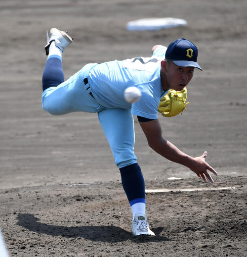 近江対奈良大付　近江先発の山田陽翔（撮影・前岡正明）