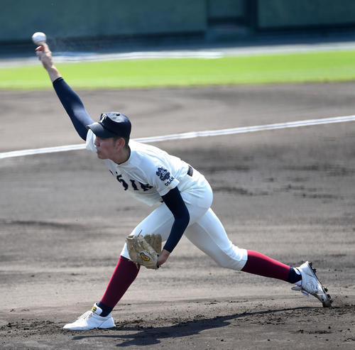 大阪桐蔭対和歌山商　大阪桐蔭先発の川原嗣貴（撮影・前岡正明）