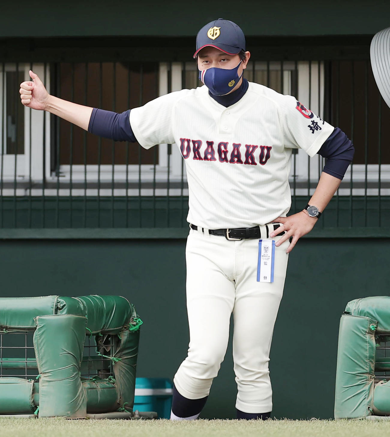 桐蔭学園対浦和学院　選手に指示を出す浦和学院・森監督（撮影・野上伸悟）