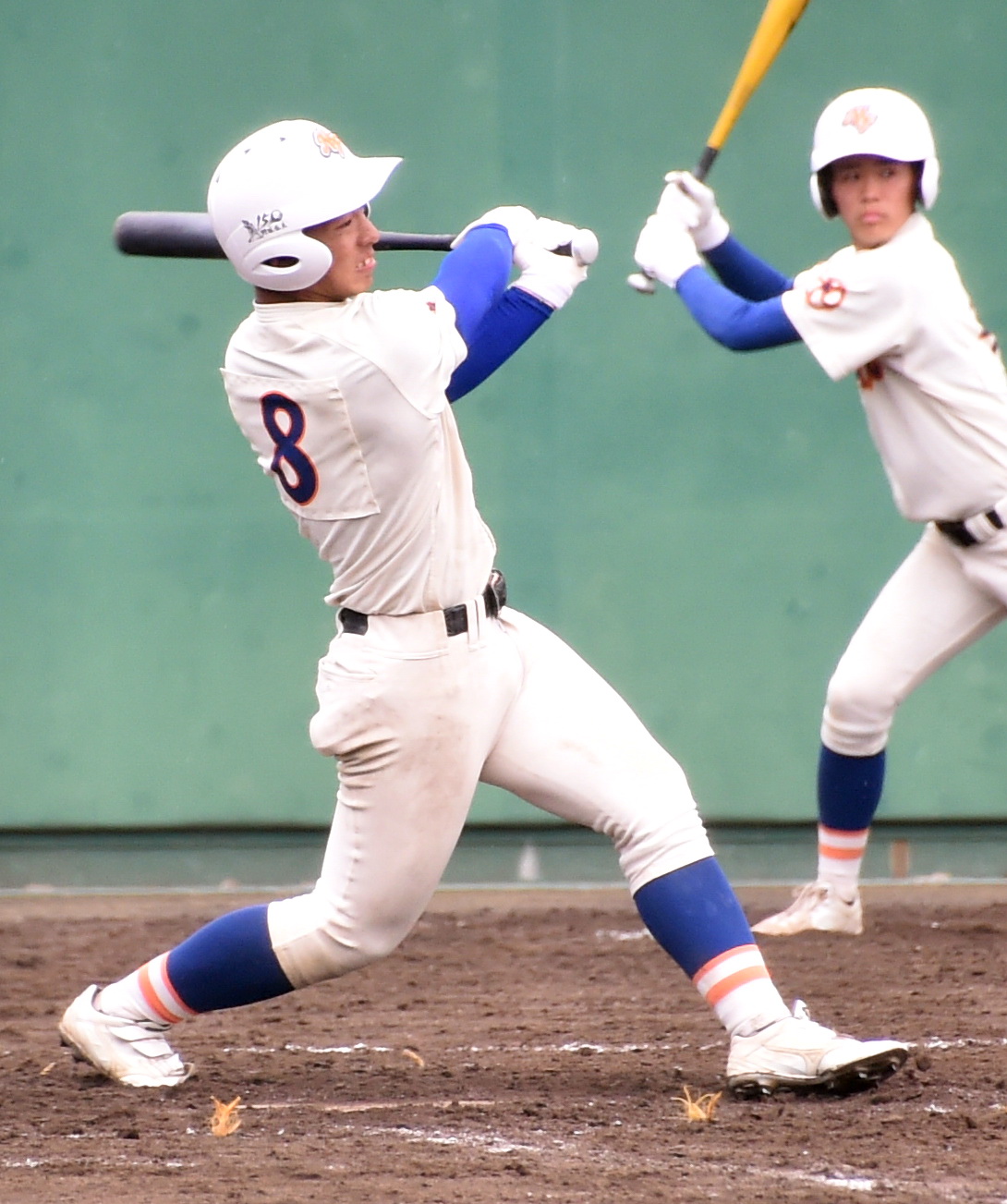 4回、逆転の3点適時三塁打を放つ今野