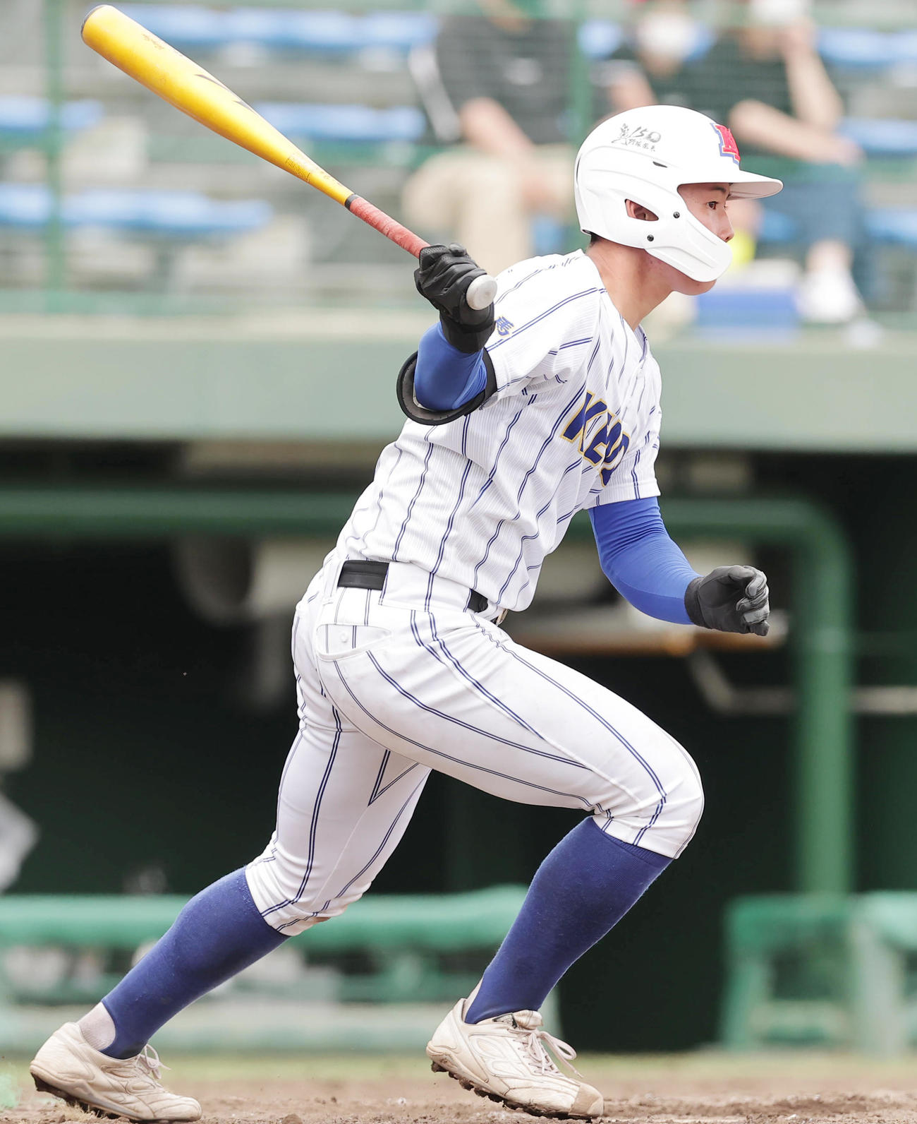 関東第一対高崎健康福祉大高崎　4回裏高崎健康福祉大高崎1死、右前打を放つ清水（撮影・野上伸悟）