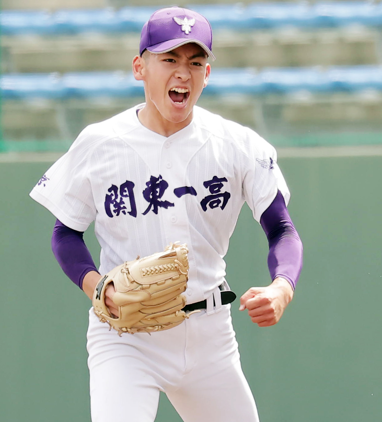 関東第一対高崎健康福祉大高崎　5回コールドで勝利しガッツポーズで喜ぶ関東第一・桝川（撮影・野上伸悟）