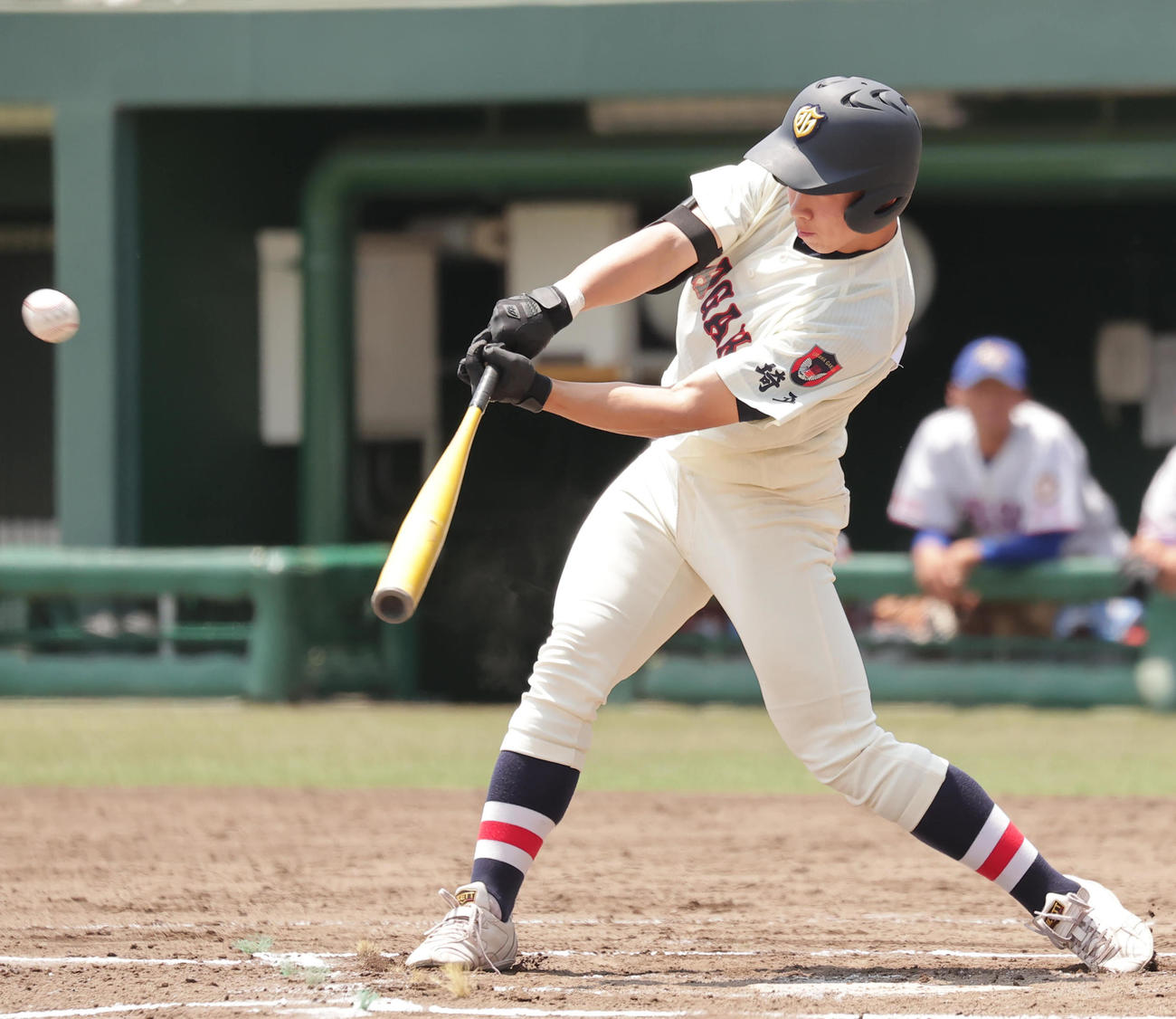 明秀学園日立対浦和学院　6回裏浦和学院1死二塁、左適時二塁打を放つ大勝（撮影・野上伸悟）