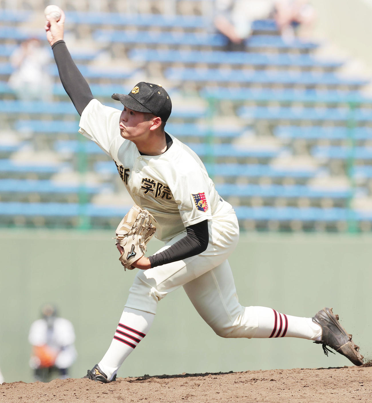 山村学園対作新学院　力投する作新学院・小川（撮影・野上伸悟）