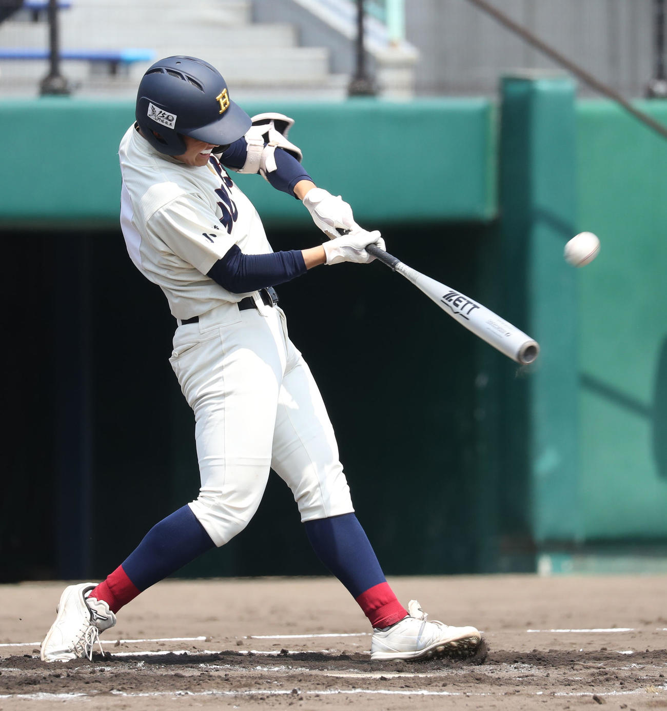 白樺学園対北照　1回裏北照2死二塁、今枝は先制となる左越え2点本塁打を放つ（撮影・佐藤翔太）