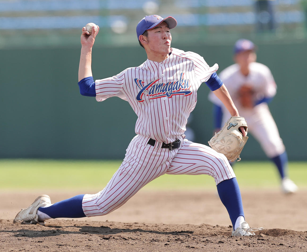 山村学園対作新学院　力投する山村学園先発の山田翼（撮影・野上伸悟）