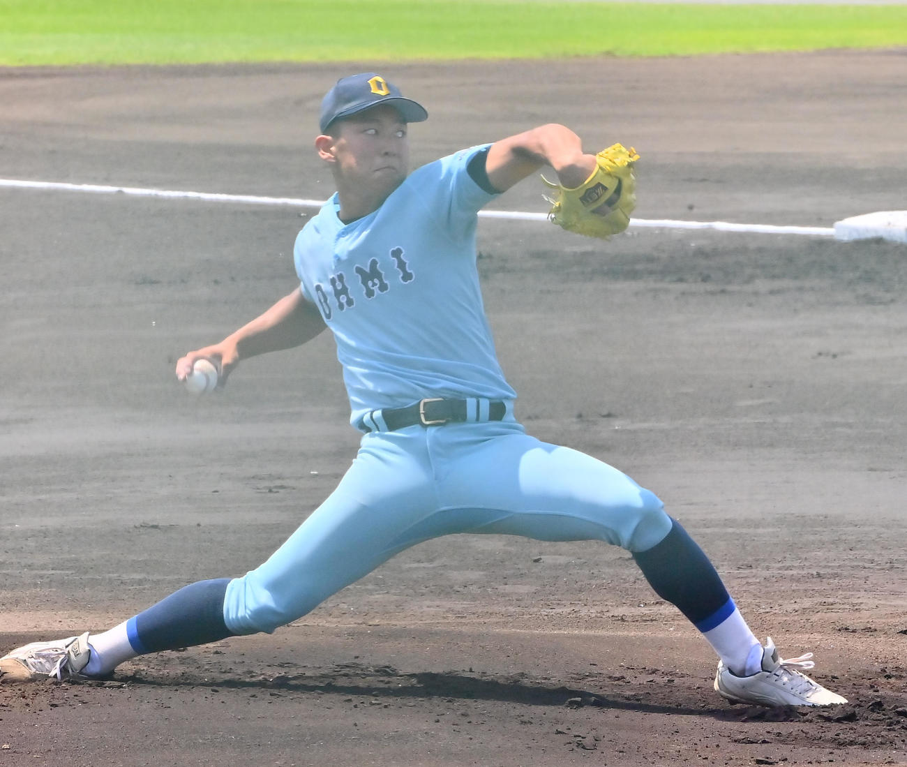 大阪桐蔭対近江　力投する近江先発・山田（撮影・和賀正仁）