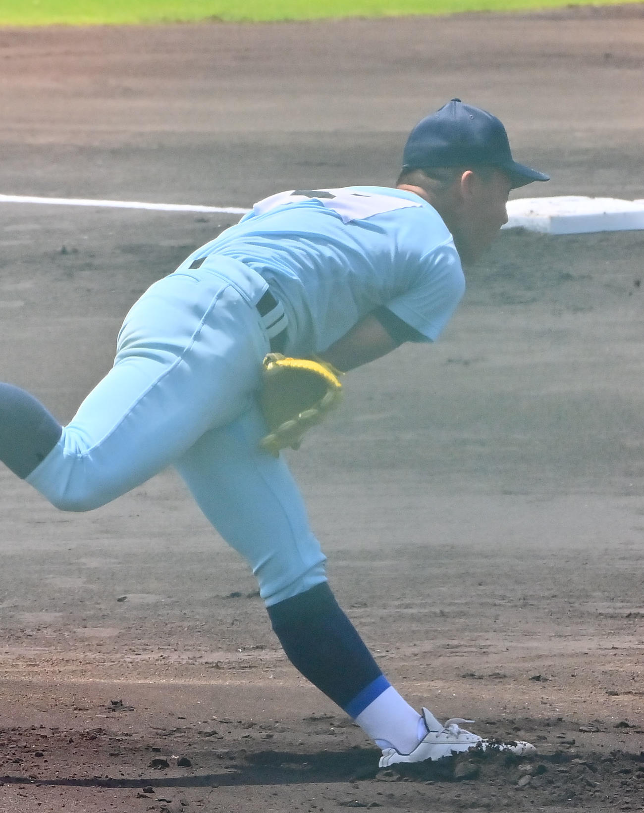 大阪桐蔭対近江　力投する近江先発・山田（撮影・和賀正仁）