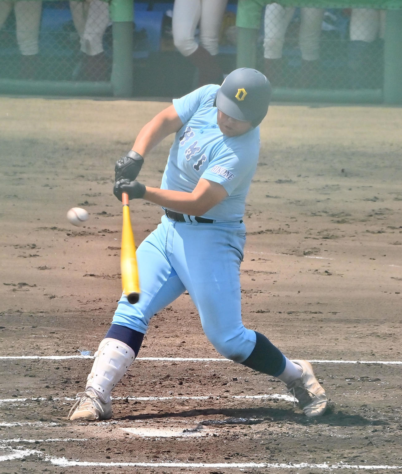 大阪桐蔭対近江　1回裏近江1死満塁、左前に先制適時打を放つ岡崎（撮影・和賀正仁）