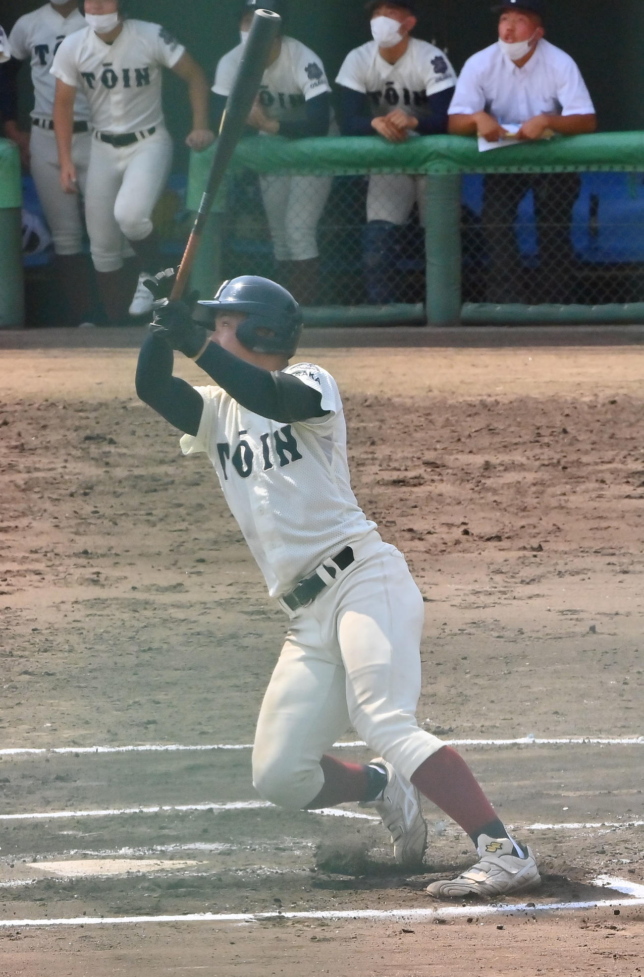 大阪桐蔭対近江　6回表大阪桐蔭1死満塁、同点となる中犠飛を放つ海老根（撮影・和賀正仁）