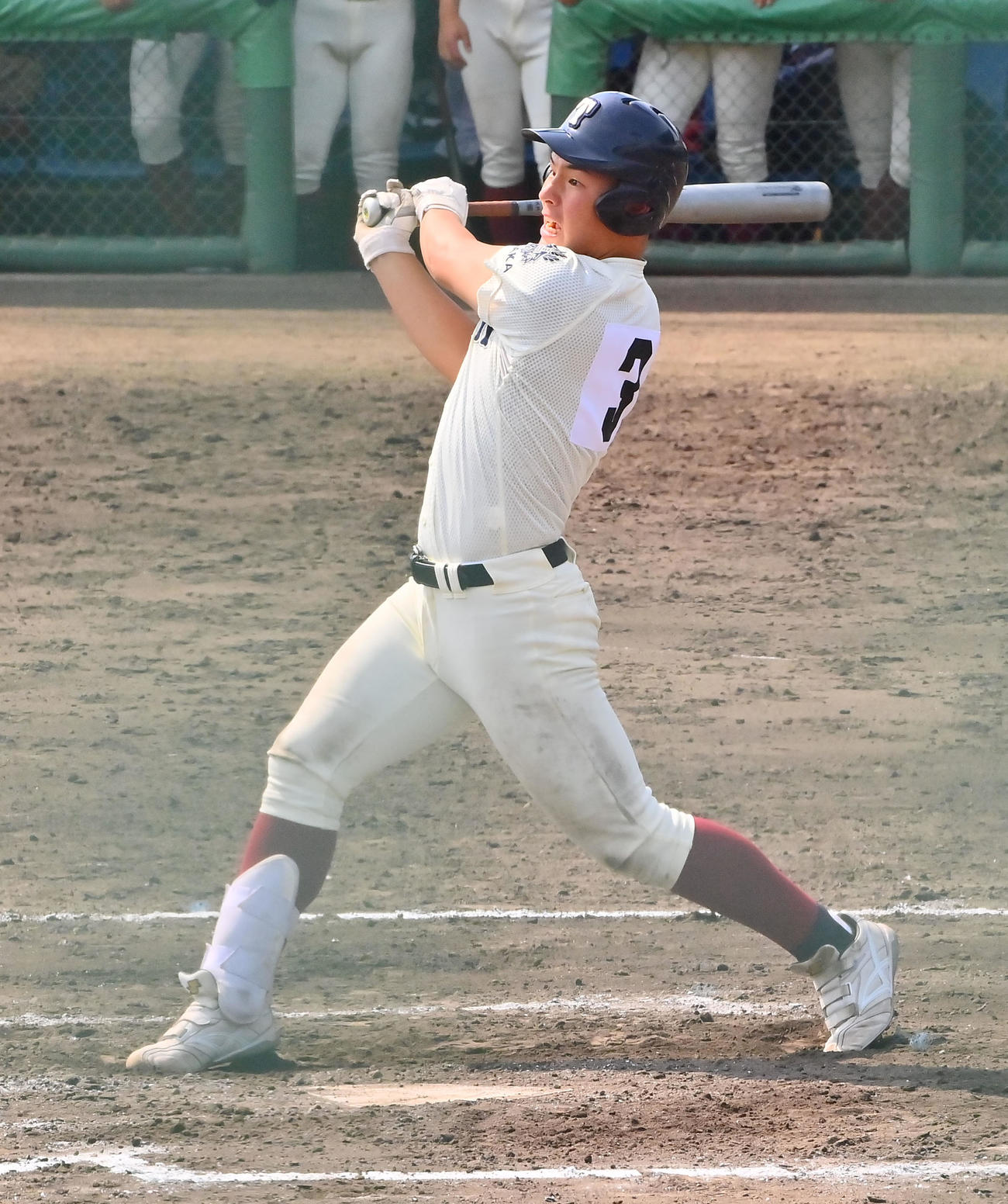 大阪桐蔭対近江　8回表大阪桐蔭1死三塁、左中間に勝ち越しの2点本塁打を放つ丸山（撮影・和賀正仁）