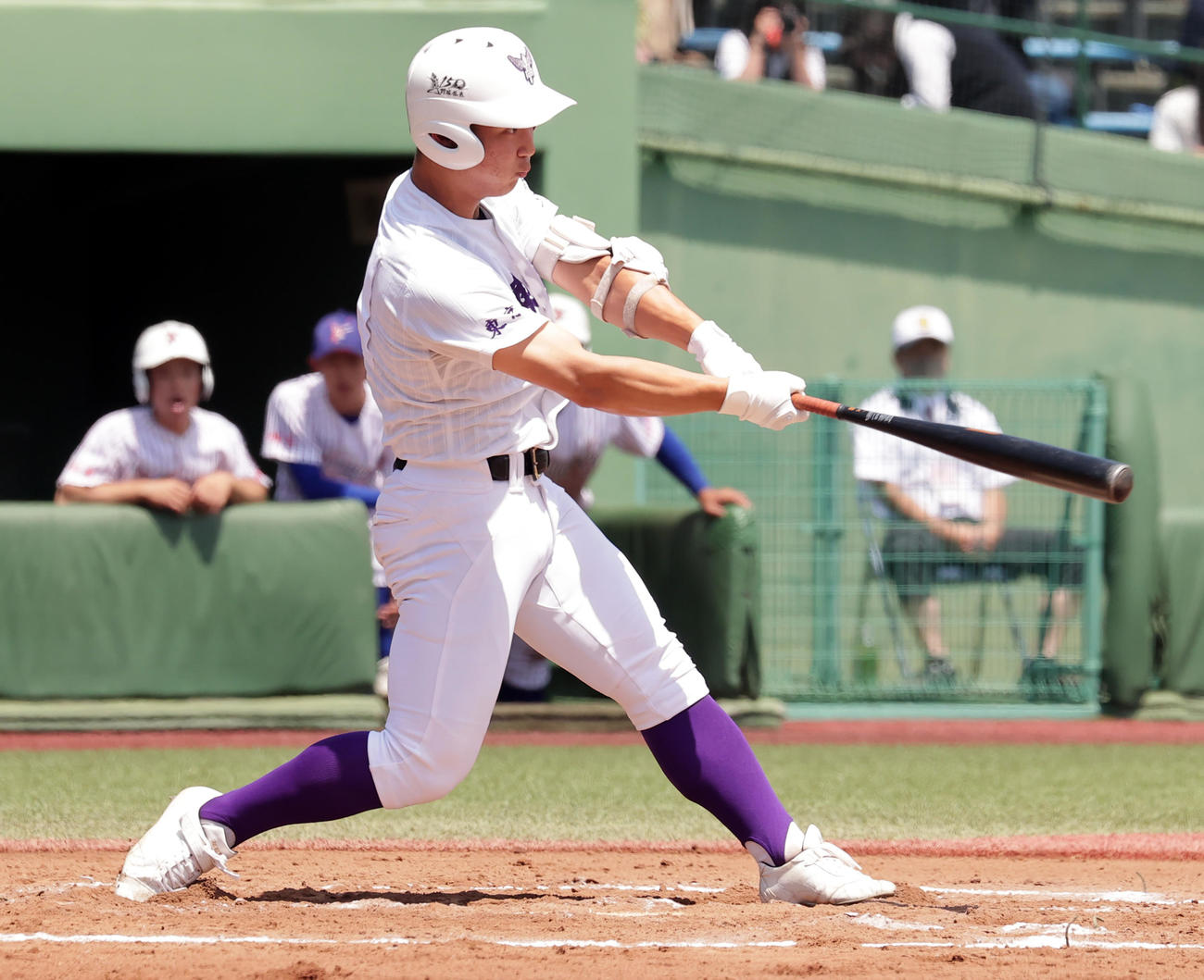 山村学園対関東第一　1回裏関東第一1死三塁、左中間適時二塁打を放つ井坪（撮影・野上伸悟）