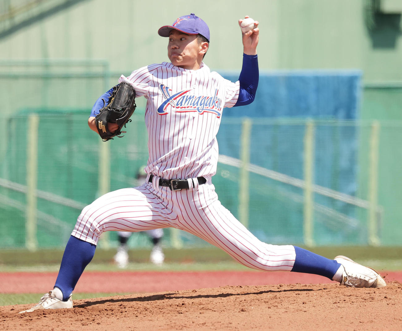 山村学園対関東第一　力投する山村学園・佐藤（撮影・野上伸悟）