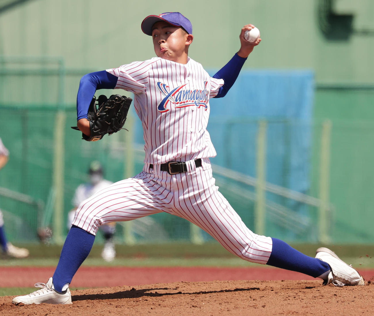 山村学園対関東第一　力投する山村学園・西川（撮影・野上伸悟）