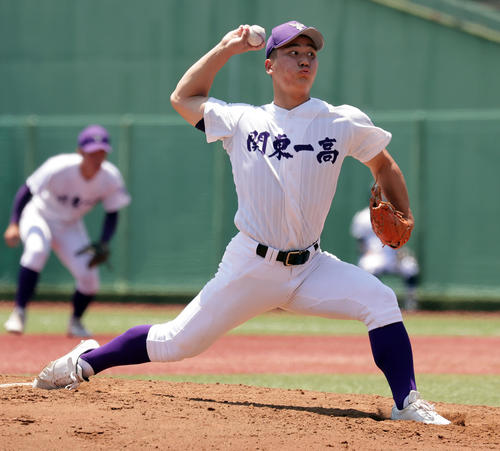 関東第一対浦和学院 力投する関東第一・井坪(撮影・野上伸悟)