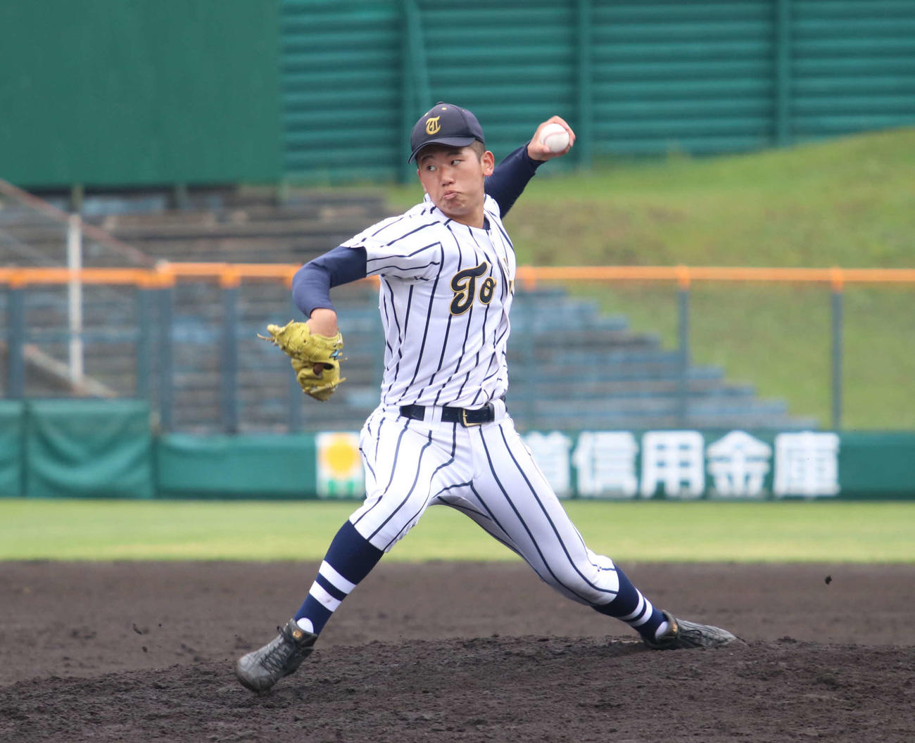 2番手で登板した東海大札幌・門別（撮影・山崎純一）