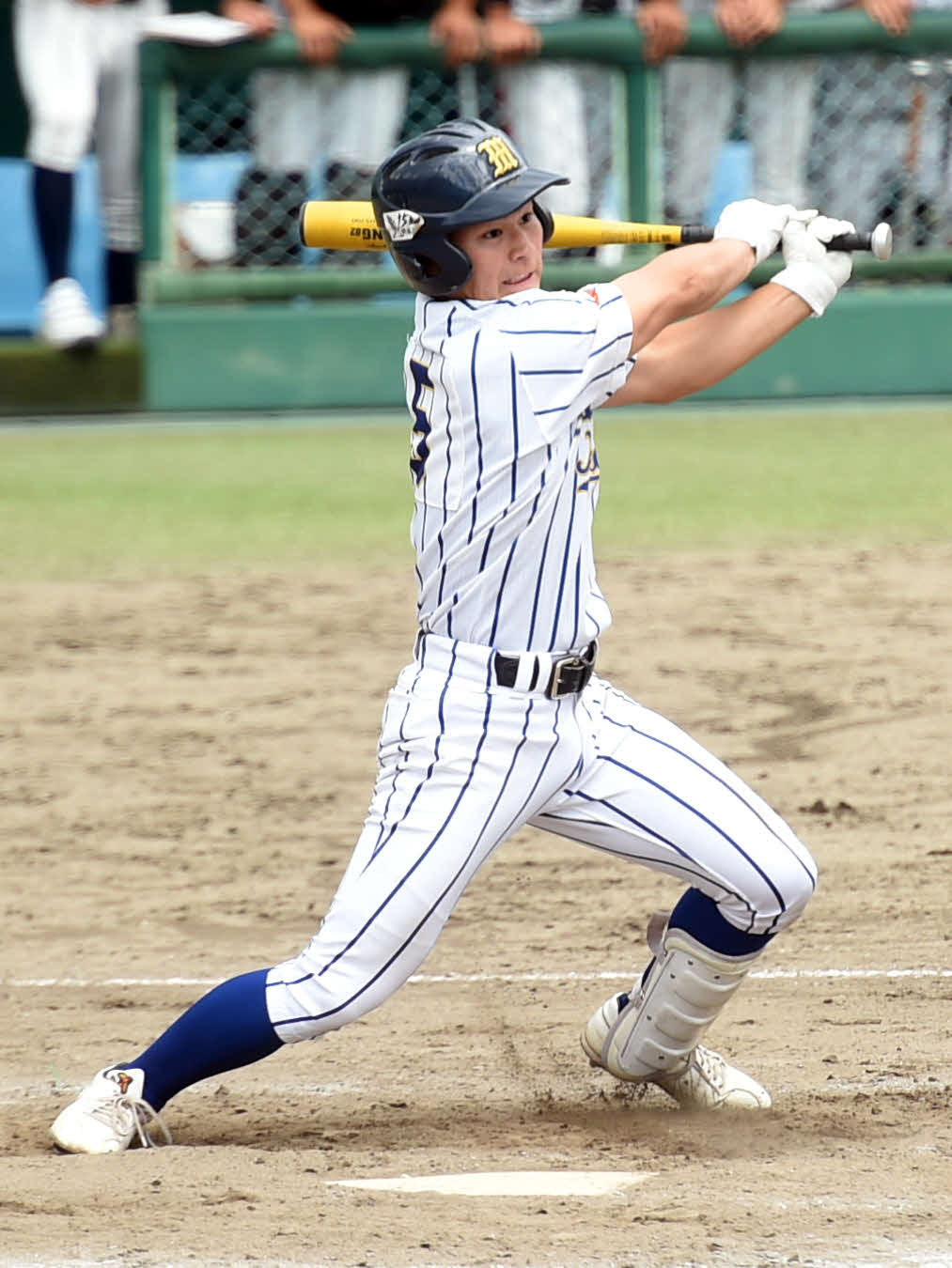 山形中央対酒田南　9回裏酒田南1死満塁、サヨナラ勝ちを決める右前適時打を放つ須藤（撮影・相沢孔志）