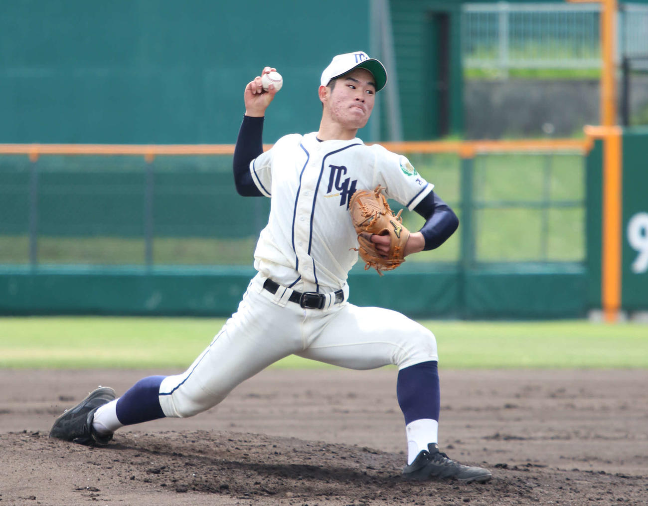 苫小牧中央対札幌第一　延長13回180球を投じた苫小牧中央・斉藤（撮影・山崎純一）