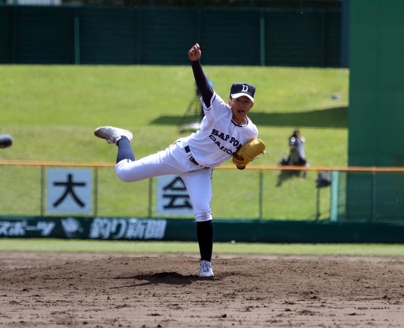 札幌第一対北照　9回2死から公式戦初登板し試合を締めた札幌第一の阿部（撮影・永野高輔）