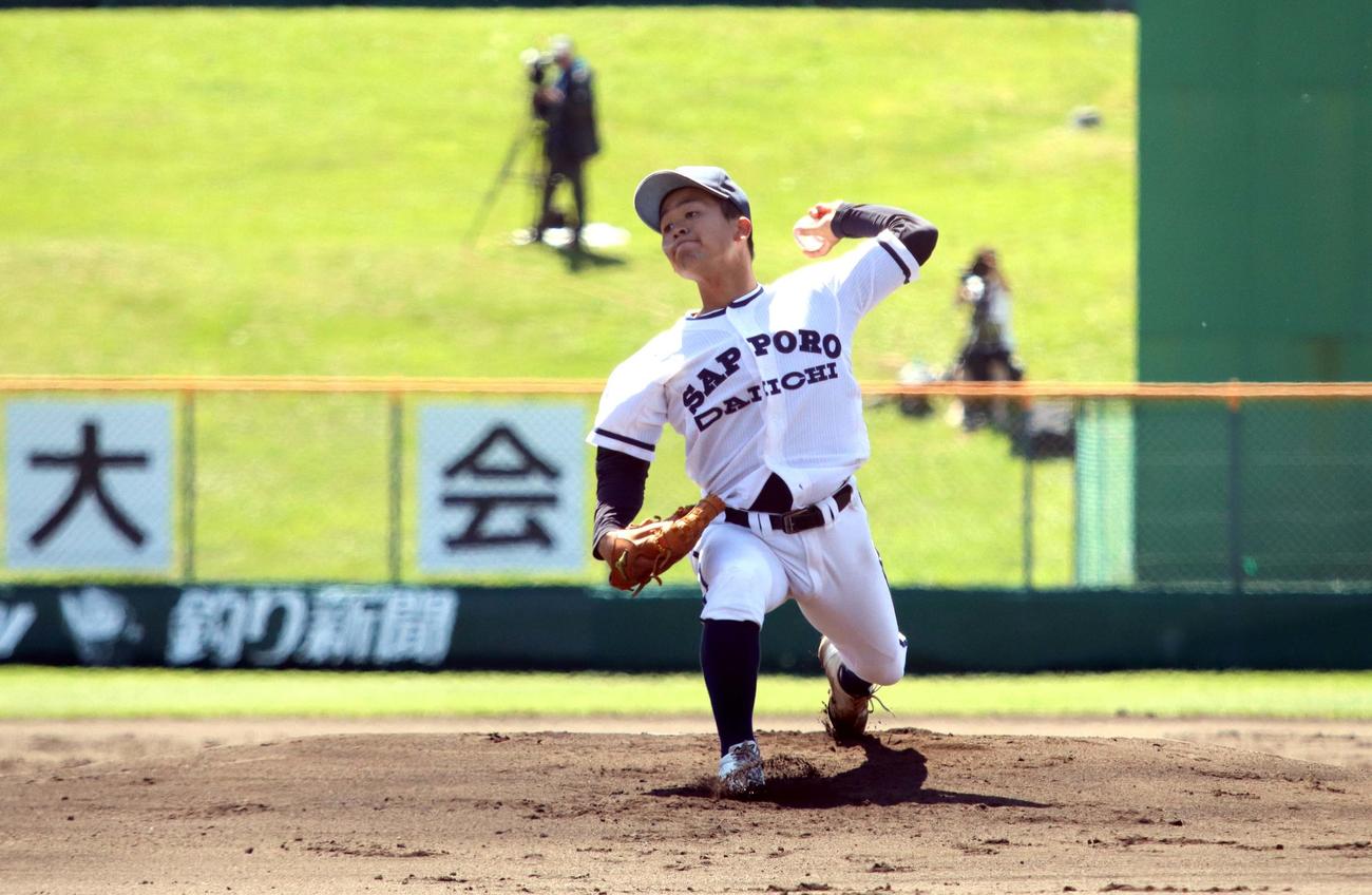 札幌第一対北照　8回2／3 8安打3失点と粘投した札幌第一の渥美（撮影・永野高輔）