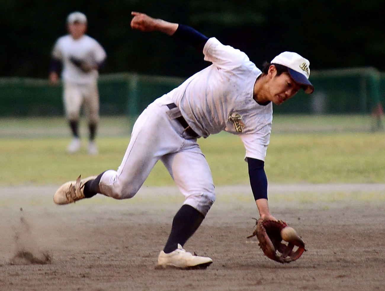 ノックを受ける伊東・白井主将